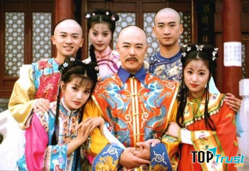 Hoàng Châu Cách Cách là tiẻu thuyết được chuyển thể thành phim của tác giả Quỳnh Giao