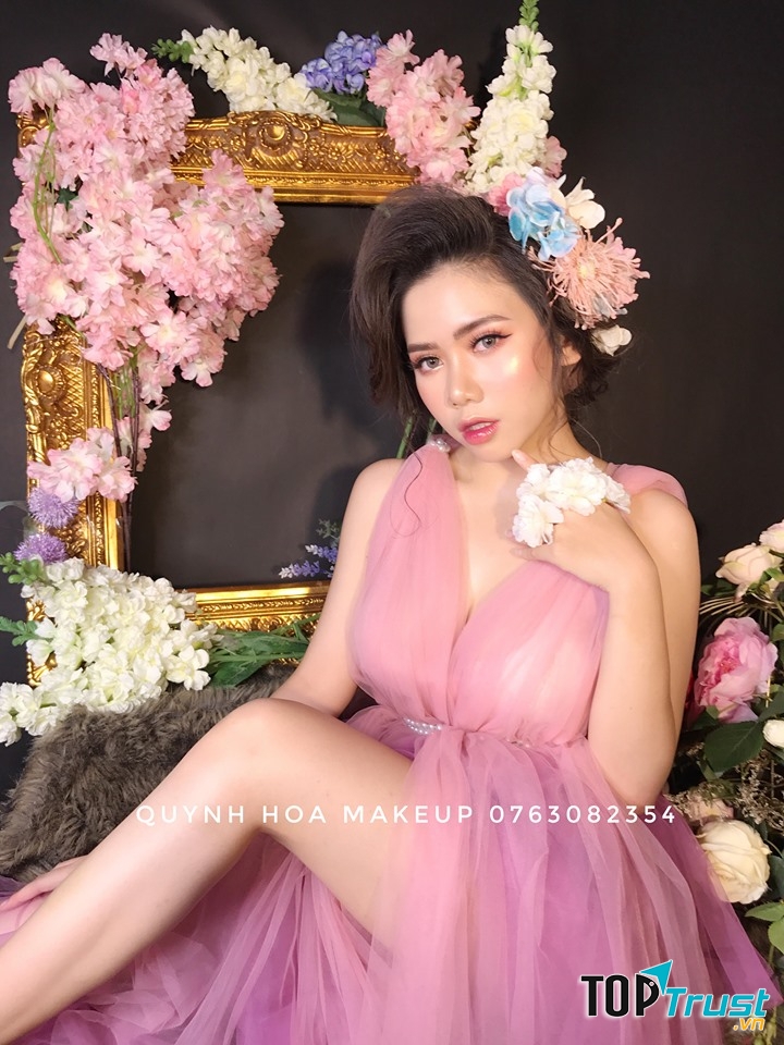 Thế mạnh của tiệm là chụp hình beauty sản phẩm, chụp theo layout, concept,... và với bất cứ yêu cầu nào của khách hàng, Quỳnh Hoa M'kup sẽ cố gắng làm tốt nhất và hoàn hảo nhất.