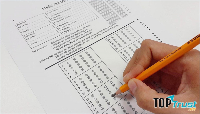 Học sinh mang giấy nháp vào phòng thi, đánh sẵn số thứ tự các câu hỏi.