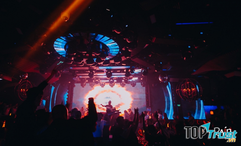 Rain Night Club Bar
