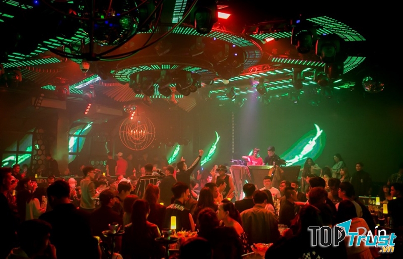 Rain Nightclub Dalat với không khí sôi động hàng đêm