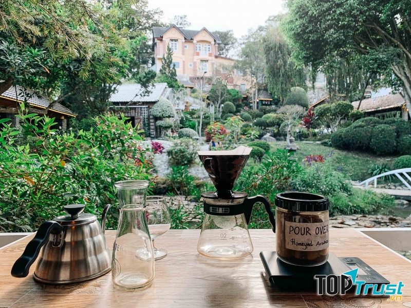 Rainy Cafe Dalat