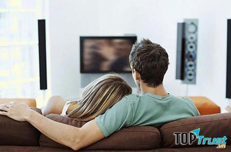 Một bộ phim lãng mạn tại nhà là ý tưởng độc đáo và tiết kiệm cho ngày Valentine