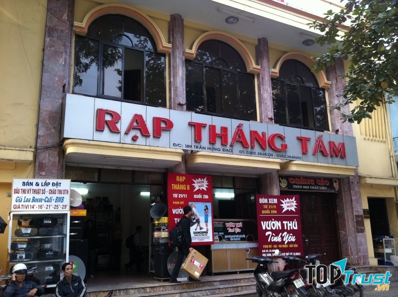 Rạp chiếu phim tháng 8 nằm trên phố Hàng Bài