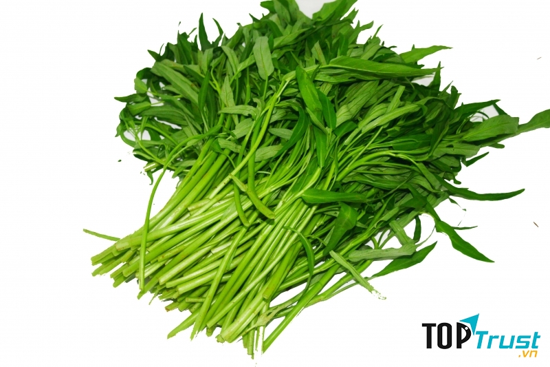 Khi bị sẹo lồi bạn nên kiêng rau muống.