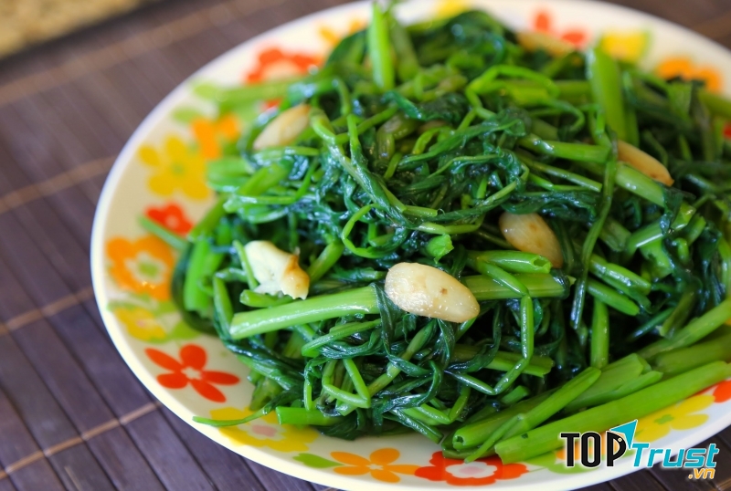 Rau muống xào tỏi