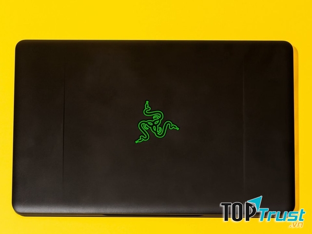 Razer Blade Stealth: cấu hình cao với mức giá cạnh tranh