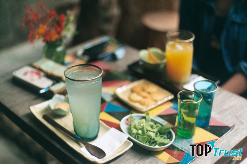 Reaching out - 131 Trần Phú