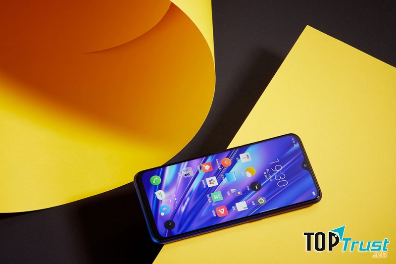 Realme Q | Giá: 3.990.000đ