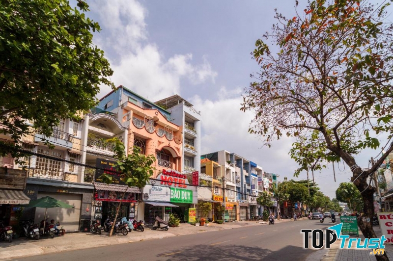 RedDoorz gần Tên Lửa