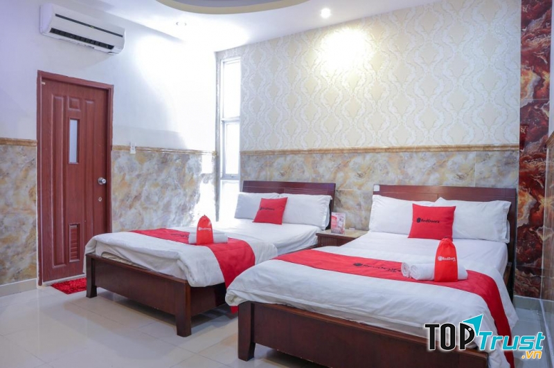 RedDoorz Plus near Mien Tay Bus Station 2