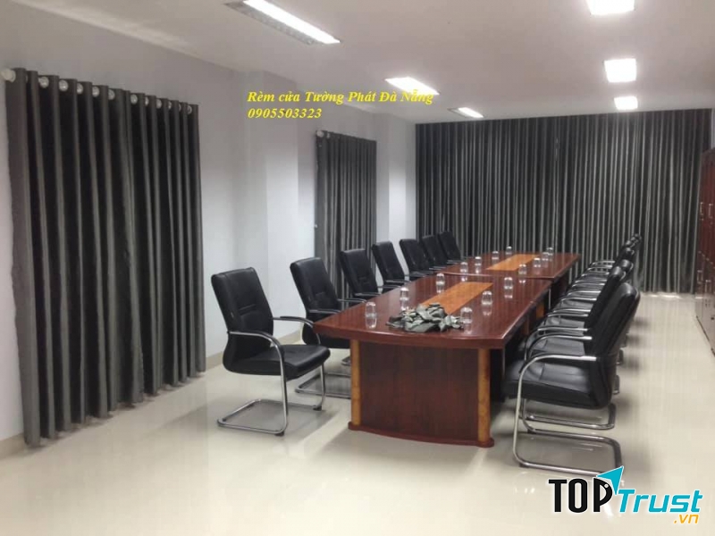 Rèm được lắp đặt trong phòng họp