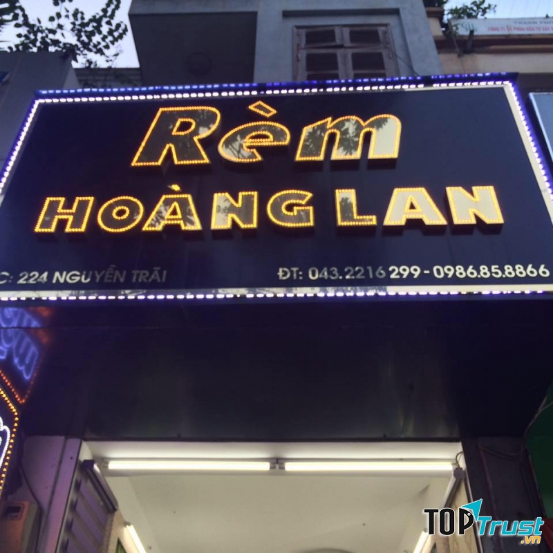 Biển quảng cáo có kèm địa chỉ của cơ sở