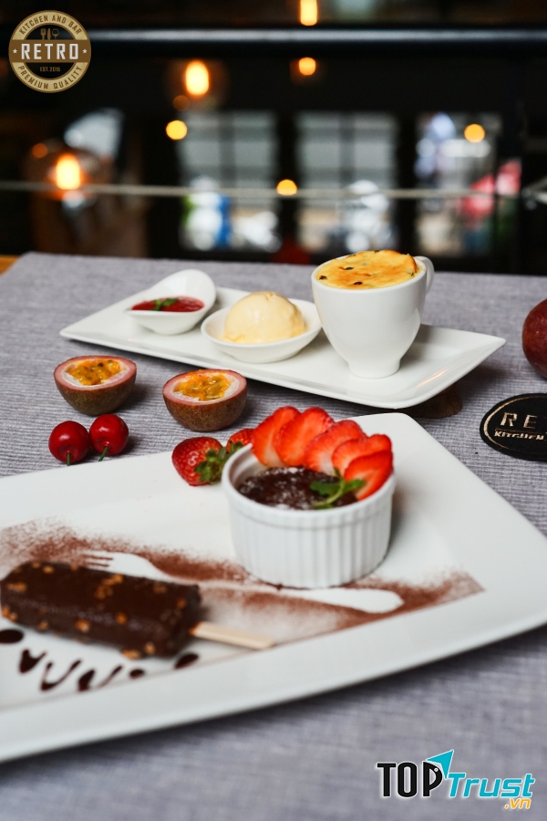 Retro Kitchen and Bar phong cách