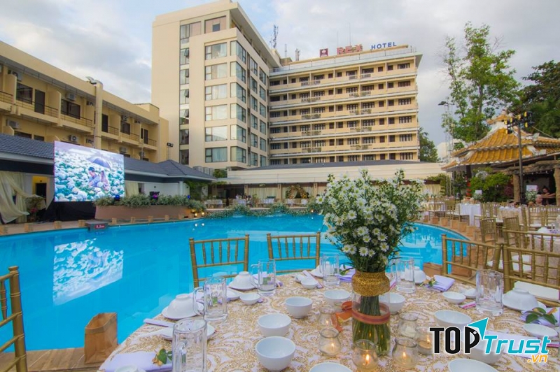 Rex Hotel