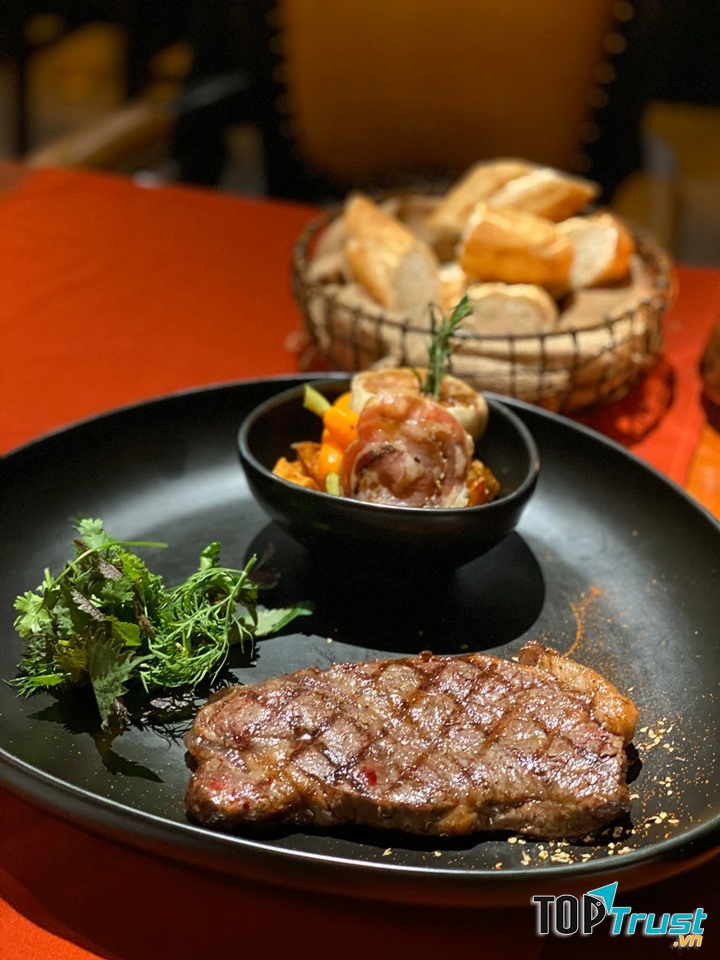 RICO Seafood & Grill