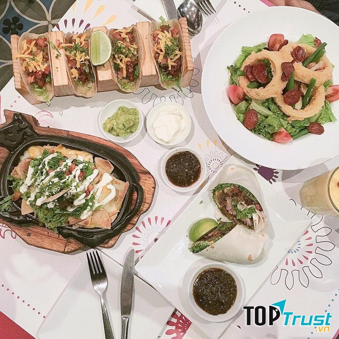 Món ăn ngon với đầy đủ màu sắc