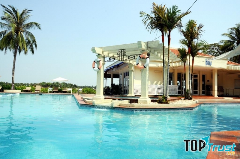 Bể bơi ngoài trời