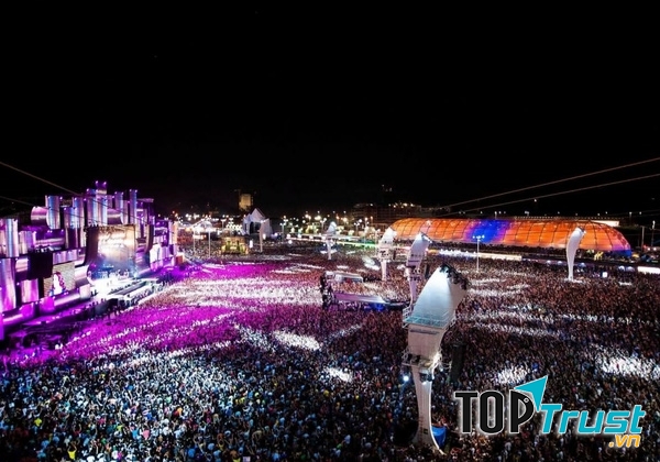 Lễ hội nhạc âm nhạc Rock In Rio được tổ chức đầu tiên tại Rio de Janeiro