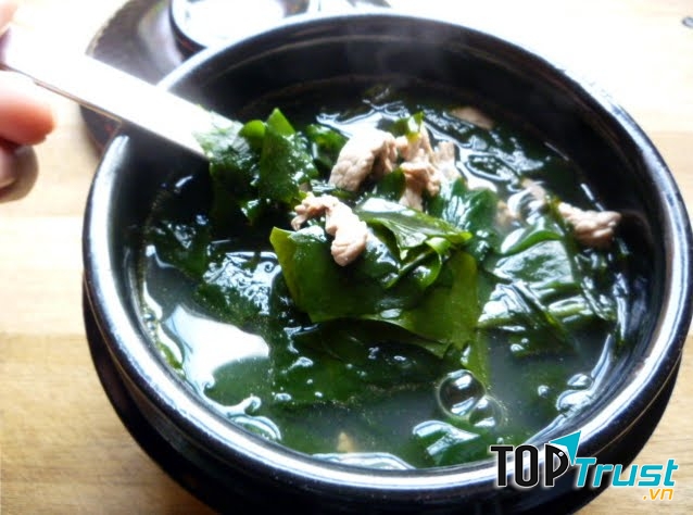 Canh rong biển có ý nghĩa rất lớn trong ngày sinh nhật.