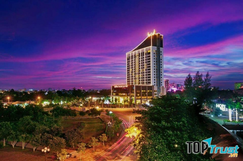 Quán tọa lạc trên tầng 21 của khách sạn Mường Thanh