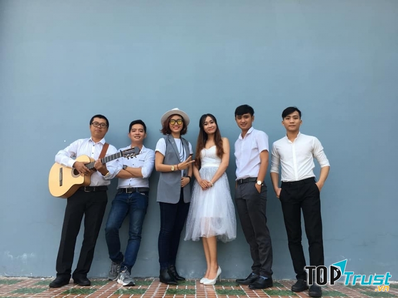 Quán là nơi biểu diễn của Mộc Band - một ban nhạc rất được giới trẻ Cần Thơ yêu thích.