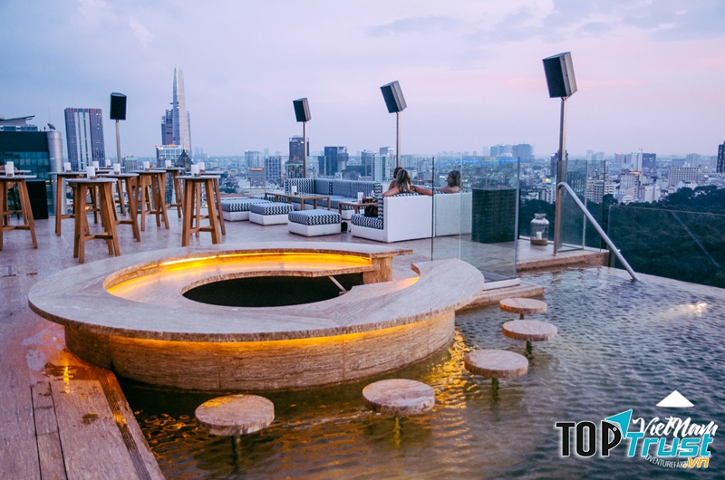 Rooftop Pool Bar - Hotel Des Arts Saigon