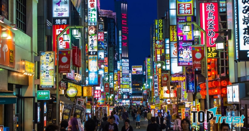 Roppongi nổi tiếng với những trung tâm mua sắm lớn