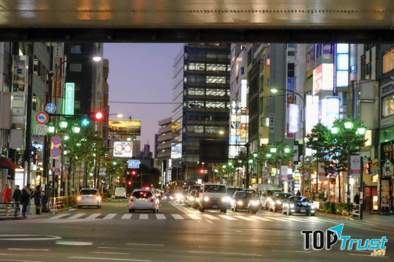 Roppongi là tụ điểm ăn chơi, giải trí đặc biệt dành cho du khách nước ngoài