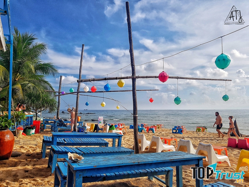 Rory’s Beach Bar