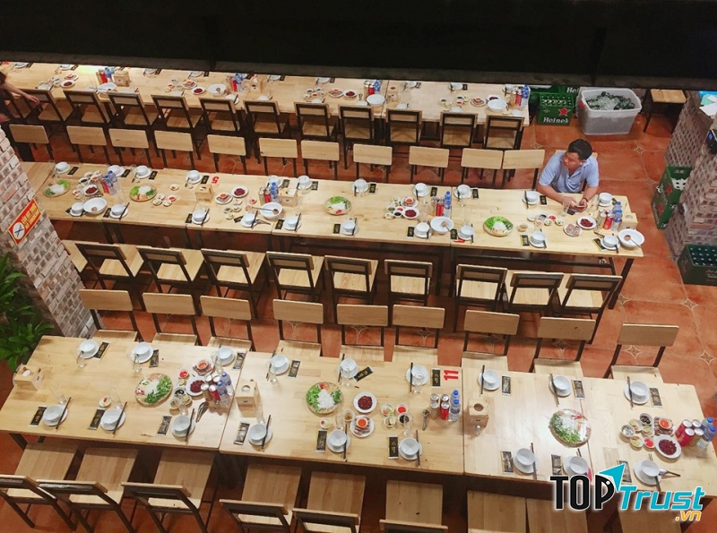 Roxa Beer cung cấp đầy đủ các loại bia từ đại trà đến cao cấp﻿. Không gian rộng rãi và thiết kế rất đẹp, phân chia thành từng khu vực riêng biệt để đáp ứng các nhu cầu khác nhau của mỗi khách hàng