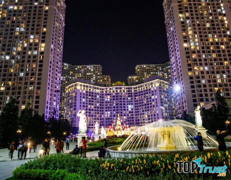 Khuân viên bên trong Royal City