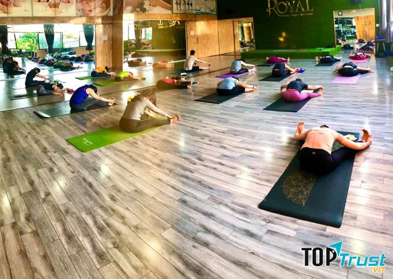 Không gian tập Yoga tại Royal Fitness Center