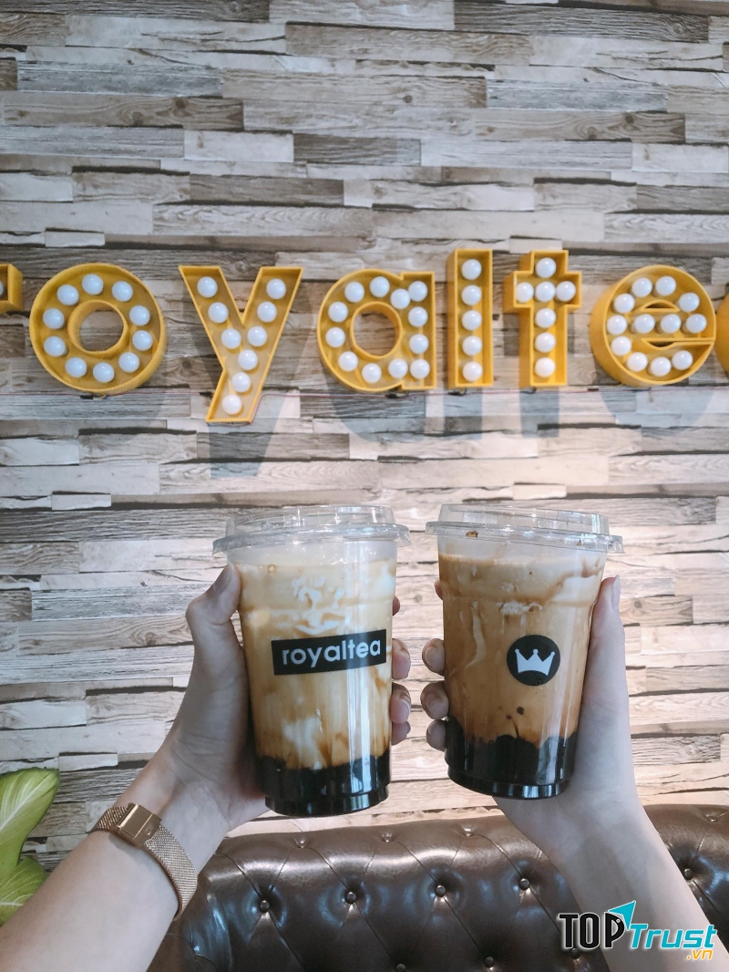 Bộ đôi trà sữa Royaltea