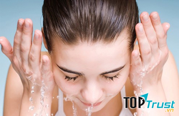 Rửa mặt thường xuyên