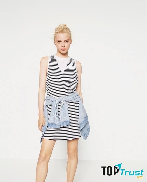 Đầm trẻ trung, năng động, ăn gian đến cả 3, 4 tuổi