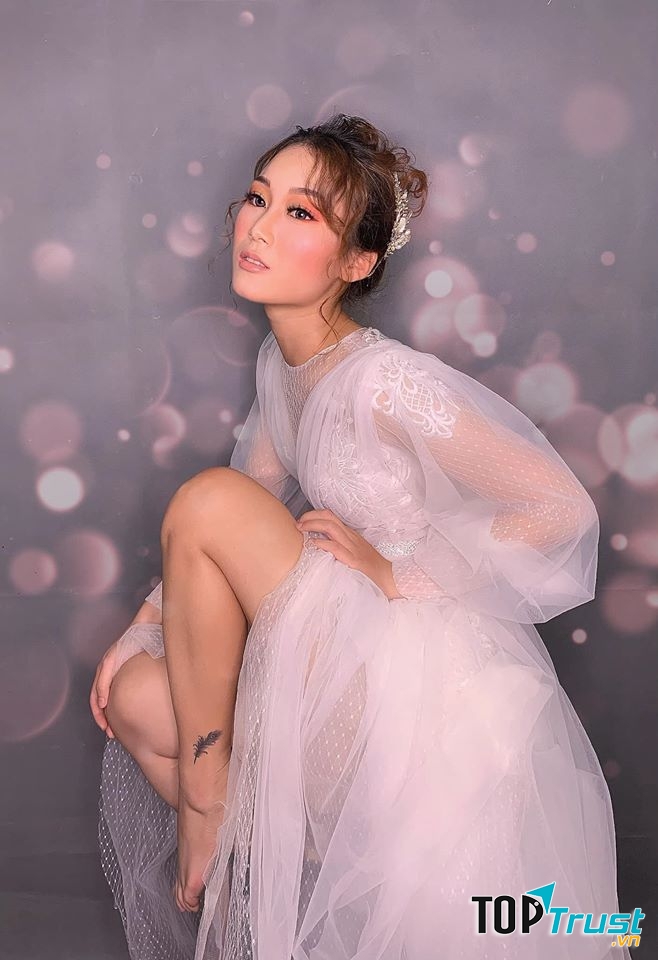 Ruby Phương Nga còn tự hào khi sở hữu cho mình những người thợ trang điểm giỏi nhất để phục vụ tốt nhất mọi concept của khách hàng