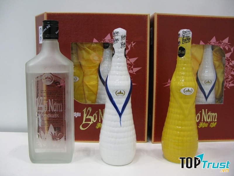 Rượu truyền thống Bó Nặm có hương thơm dễ chịu, vị hơi ngọt, khi uống rất dễ chịu