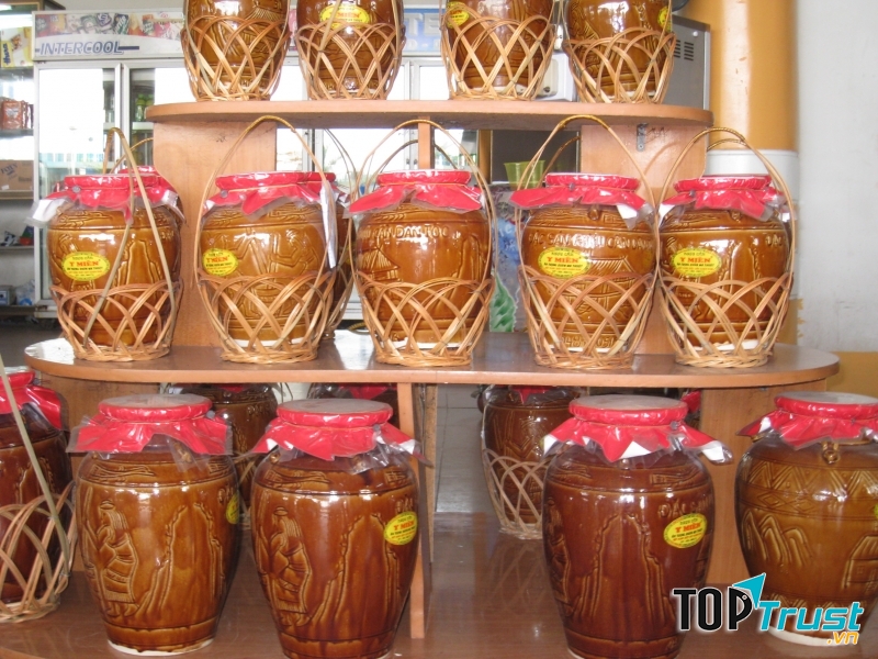 Rượu cần là nét văn hóa không thể thiếu của đồng bào dân tộc Tây Nguyên (Nguồn: Sưu tầm)