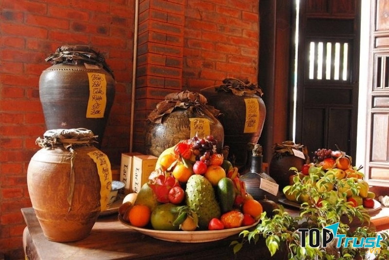 Rượu Tết Gò Đen bên mâm cỗ