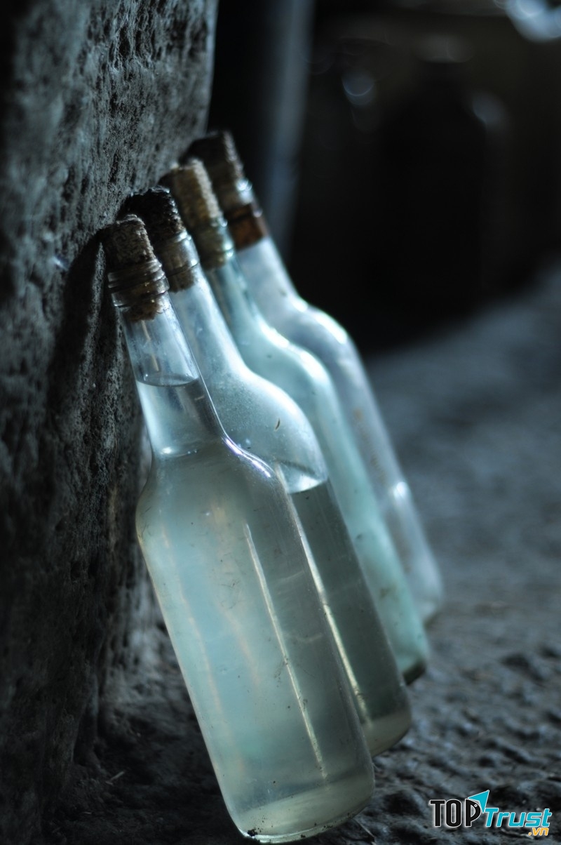 Những chai rượu ngô ngất ngây lòng người