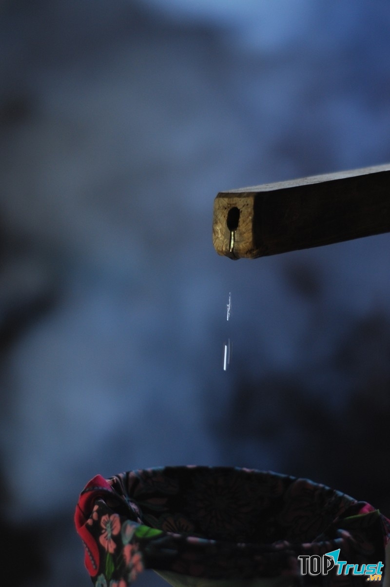 Từng giọt rượu đong đầy tình cảm của người nấu