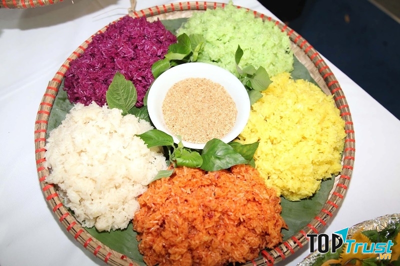 Xôi ngũ sắc Tây Bắc