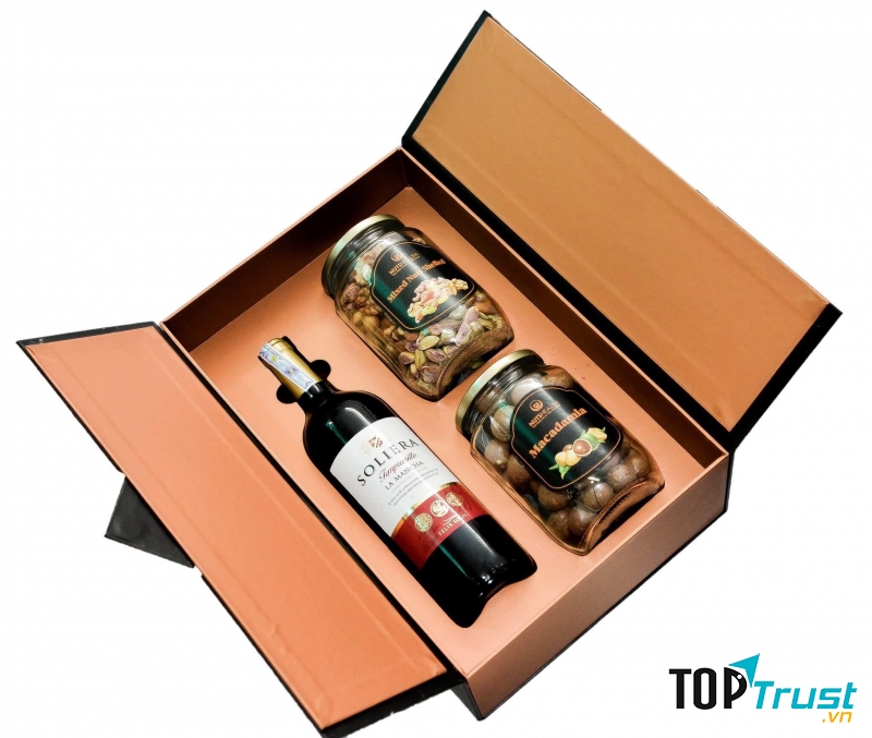 Rượu vang đỏ và hạnh nhân