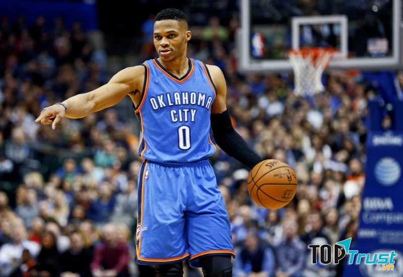 Russell Westbrook gắn bó với Oklahoma City Thunder từ năm 2008