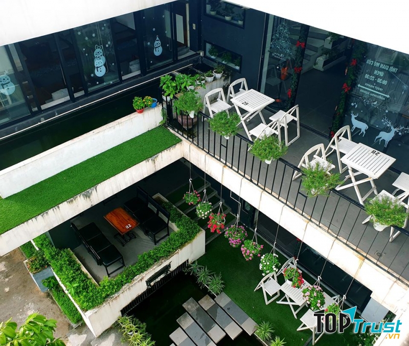 S Cafe có 3 tầng thoáng mát, đẹp mắt, rộng rãi giúp bạn tha hồ có nhiều view đẹp để sống ảo