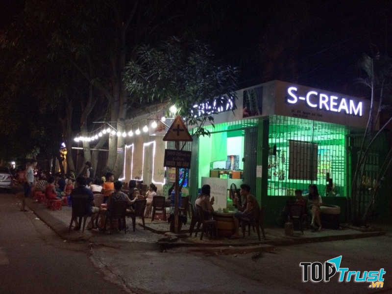 Kem xoắn của quán chưa bao giờ hạ nhiệt