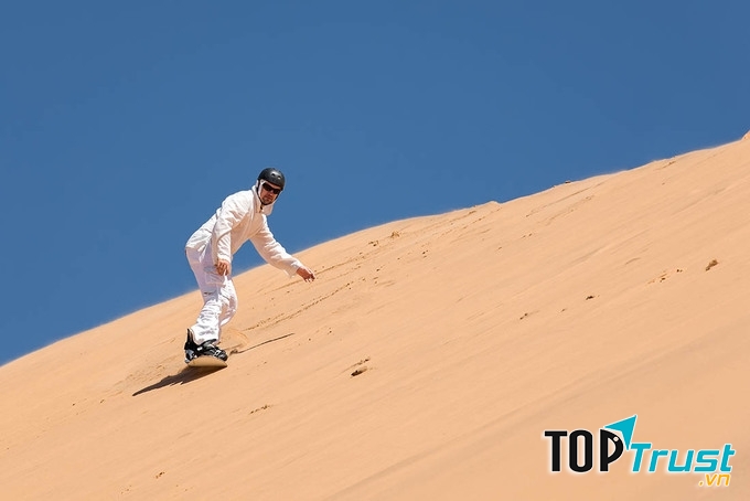 Trượt cát trên sa mạc Doha