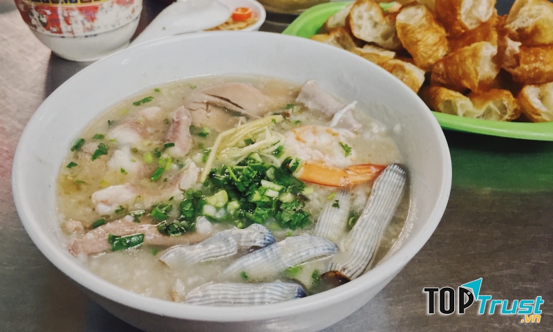 Sá sùng còn được sử dụng cả lúc còn tươi để nấu canh hay rang khô cũng rất bổ dưỡng