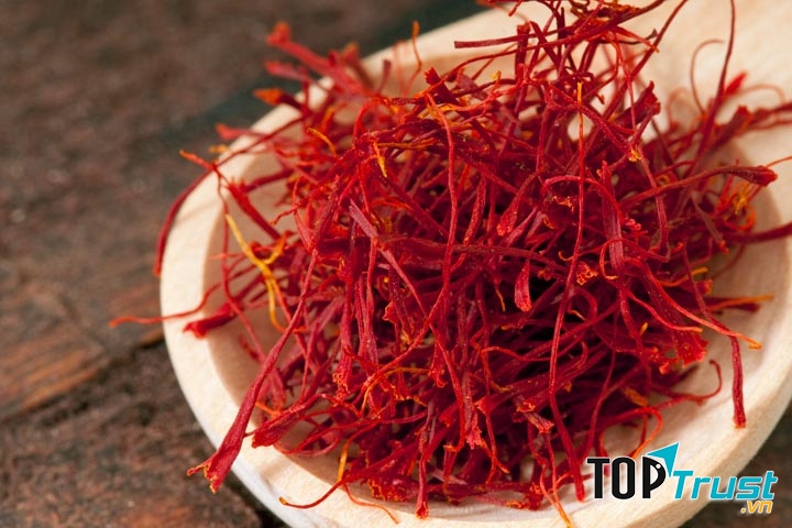 Saffron SaLam Negin sợi mảnh, màu đỏ đậm, dính chút chân vàng